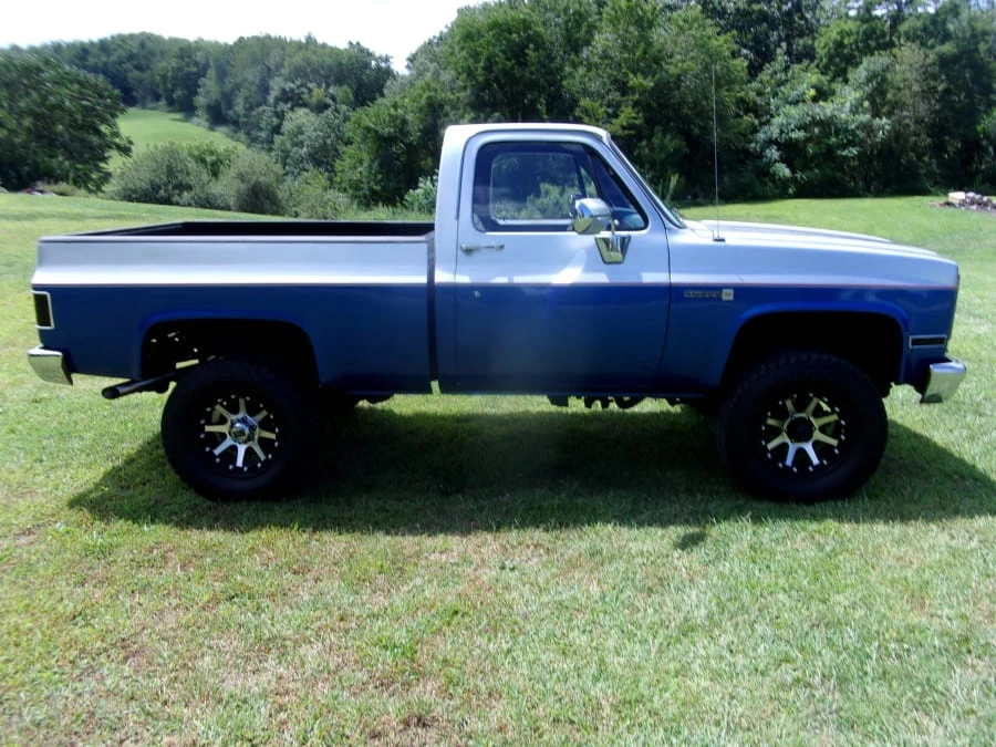 1987 GMC C/K 3rd Gen - Image 9 of 10