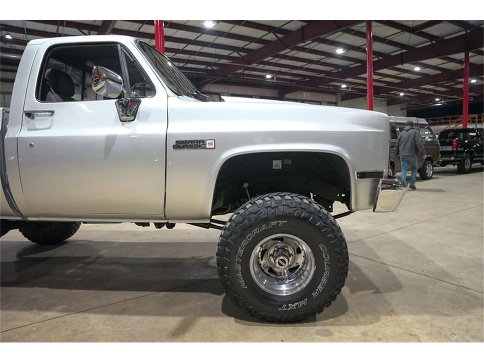 1987 GMC Sierra - Image 11 of 31