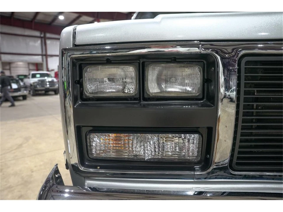 1987 GMC Sierra - Image 30 of 31