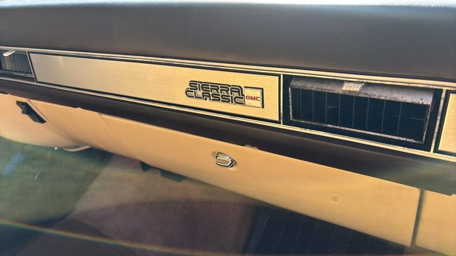 1987 GMC Sierra - Image 14 of 24