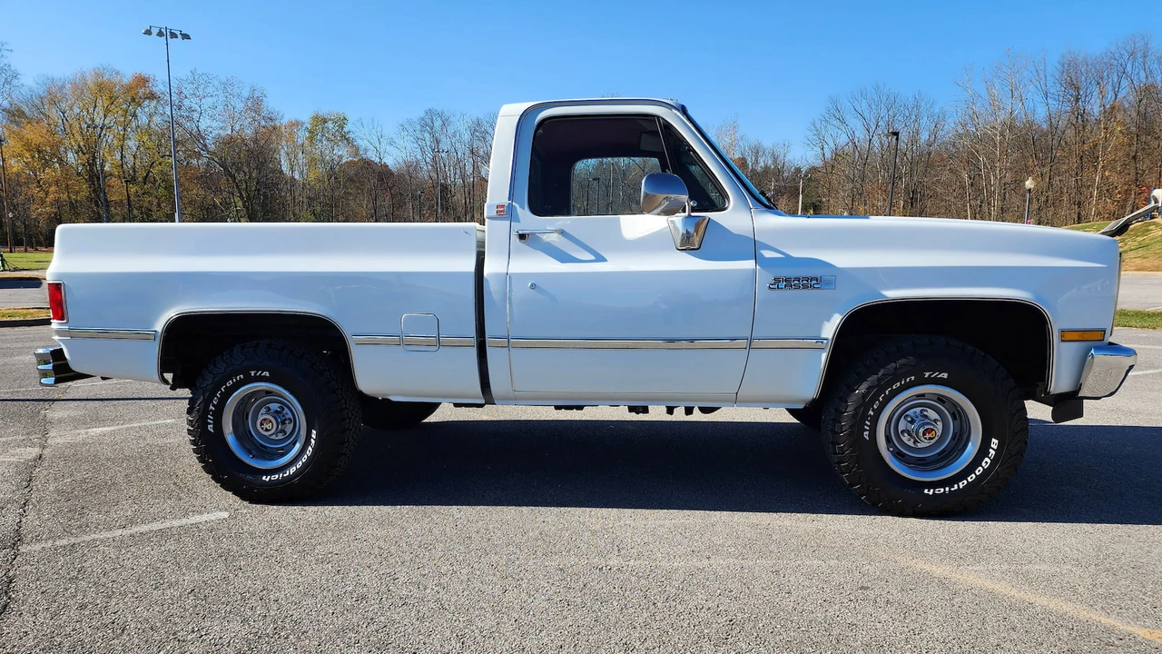 1987 GMC C/K 3rd Gen - Image 2 of 18