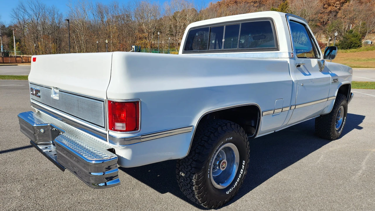 1987 GMC C/K 3rd Gen - Image 3 of 18