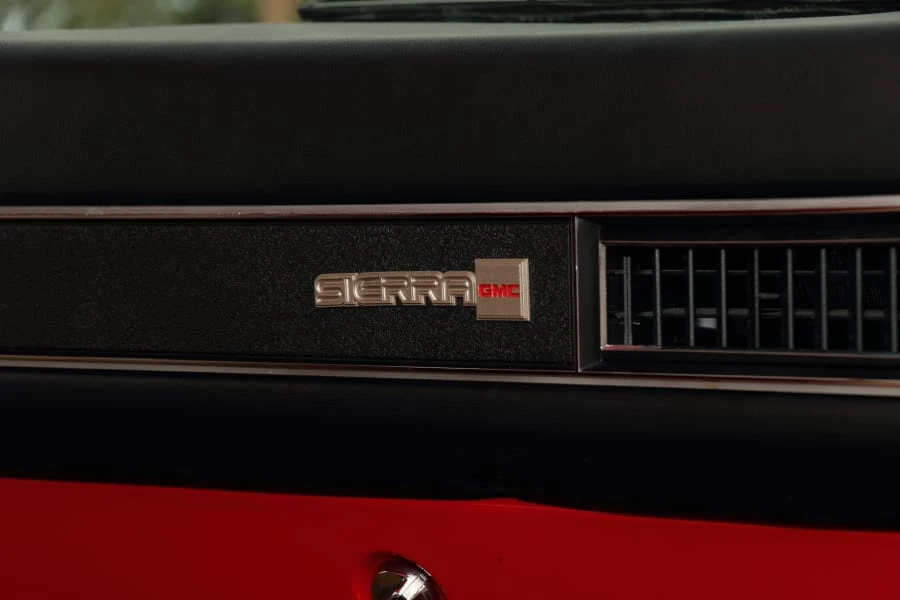 1987 GMC Sierra - Image 24 of 31