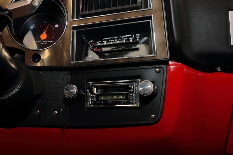 1987 GMC Sierra - Image 25 of 31