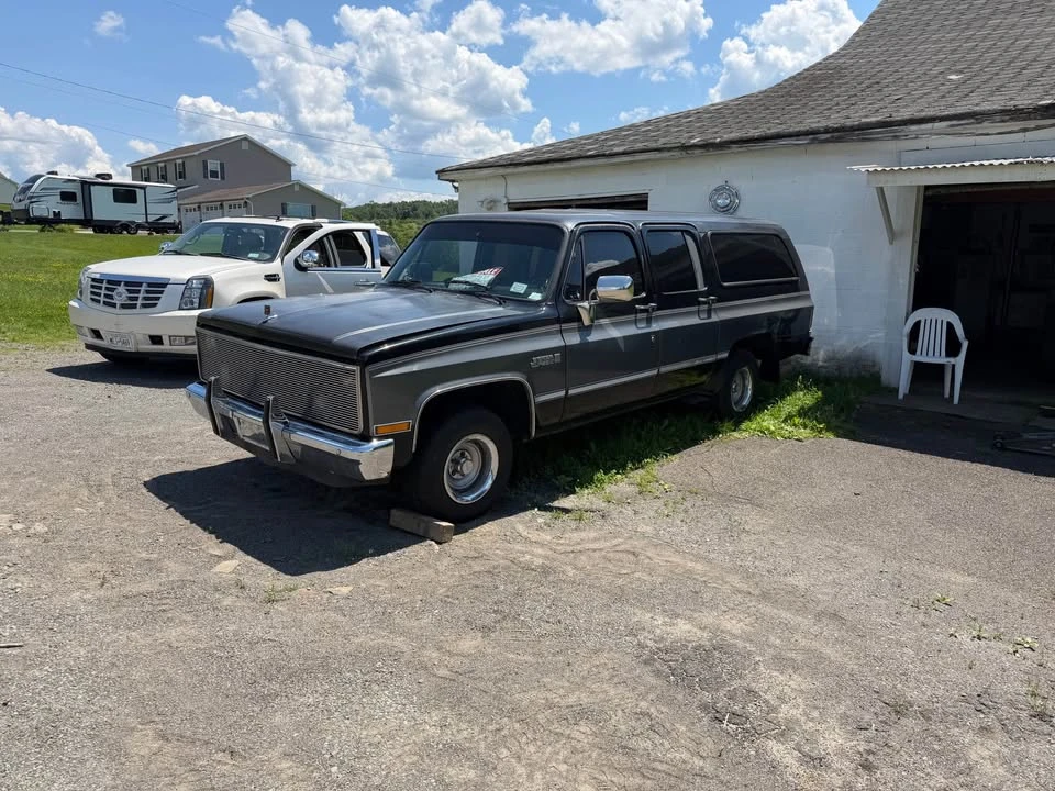 1987 GMC Suburban 7th Gen - Image 3 of 7