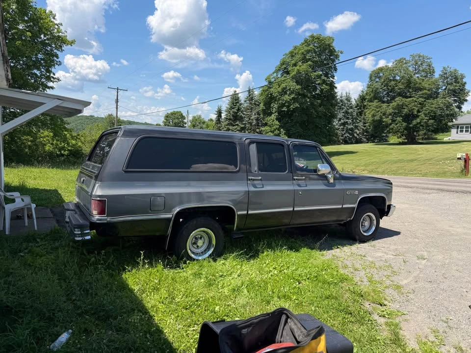 1987 GMC Suburban 7th Gen - Image 2 of 7