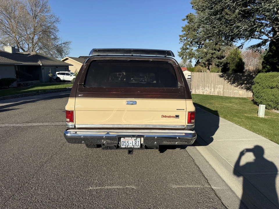 1987 GMC Suburban 7th Gen - Image 5 of 21