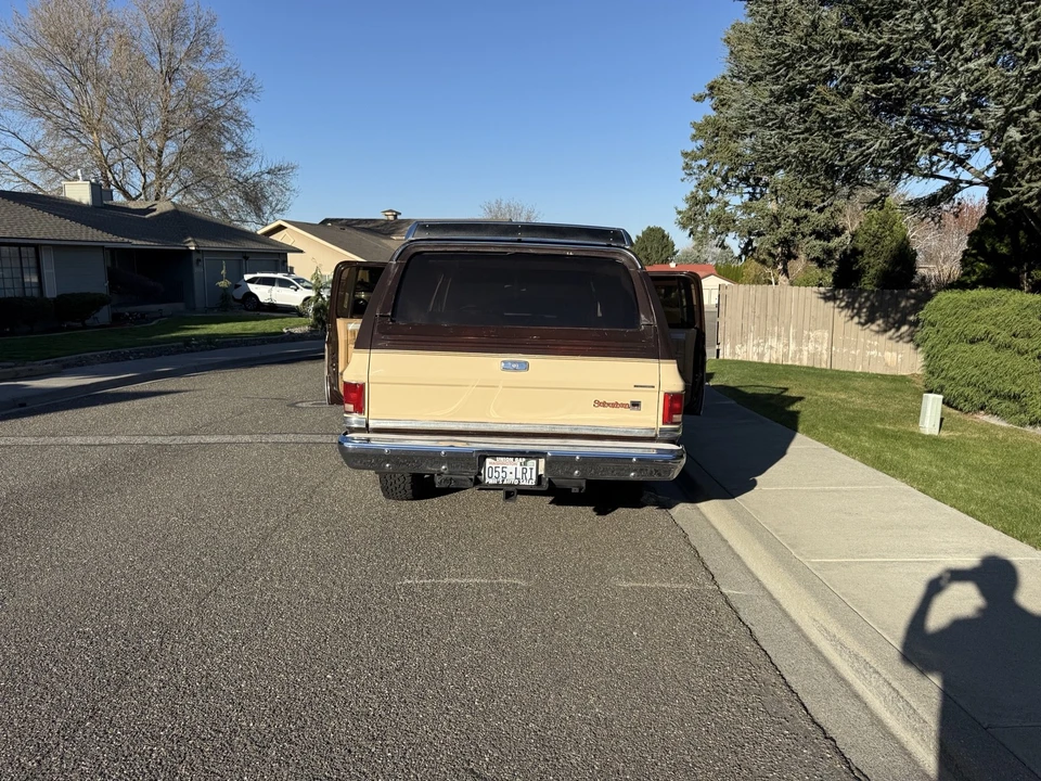1987 GMC Suburban 7th Gen - Image 13 of 21