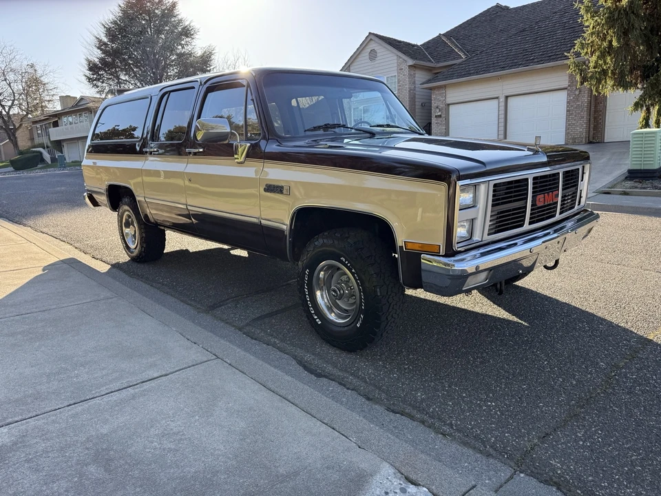 1987 GMC Suburban 7th Gen - Image 8 of 21
