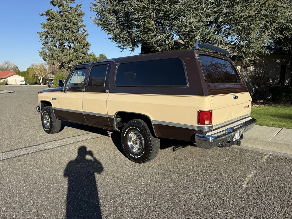 1987 GMC Suburban 7th Gen - Image 4 of 21