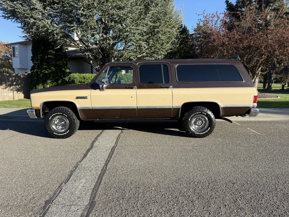 1987 GMC Suburban 7th Gen - Image 3 of 21