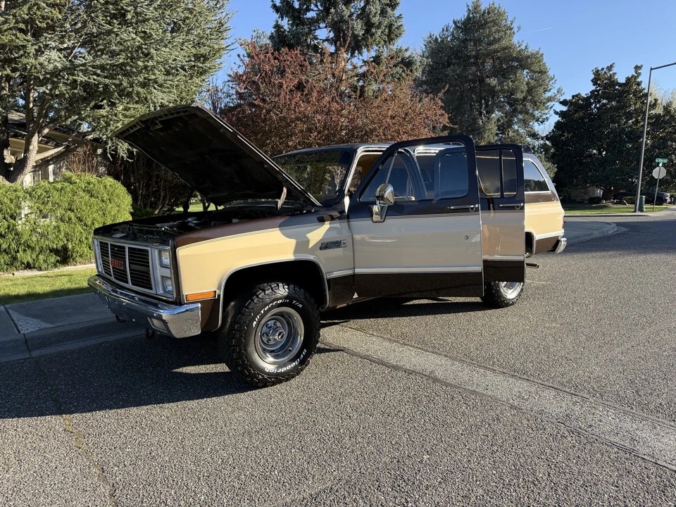 1987 GMC Suburban 7th Gen - Image 10 of 21
