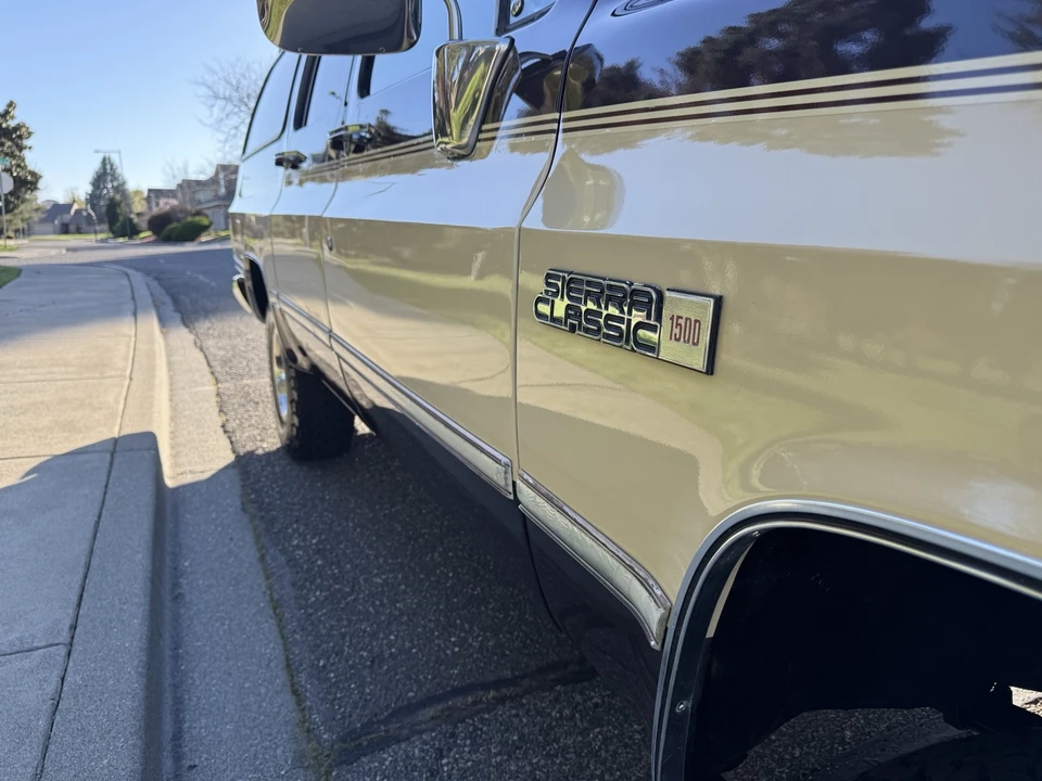 1987 GMC Suburban 7th Gen - Image 20 of 21