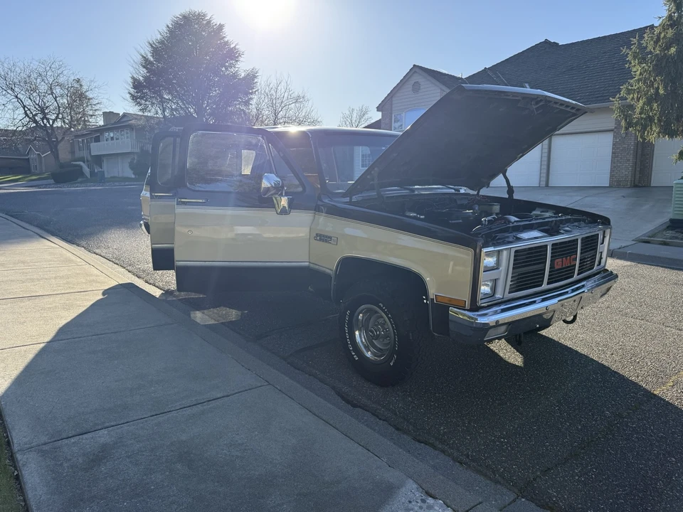 1987 GMC Suburban 7th Gen - Image 16 of 21