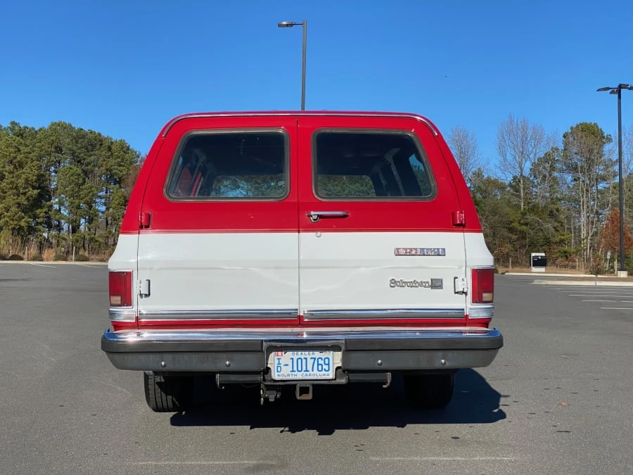 1987 GMC Suburban 7th Gen - Image 7 of 8