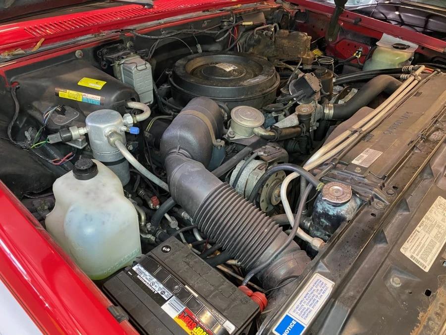 1987 GMC Suburban 7th Gen - Image 6 of 8