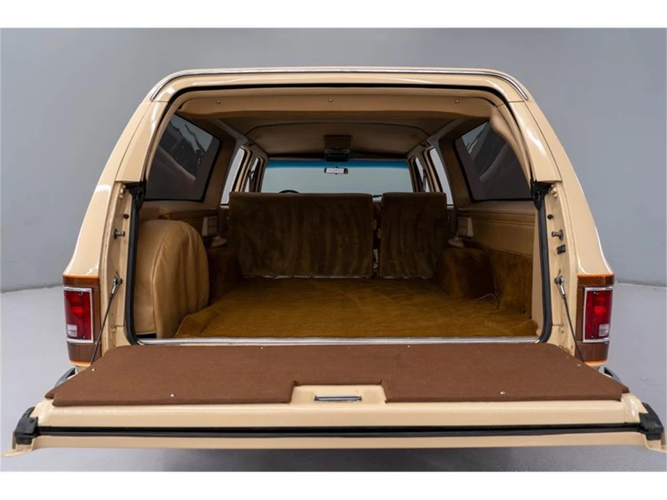 1987 GMC Suburban 7th Gen - Image 25 of 31