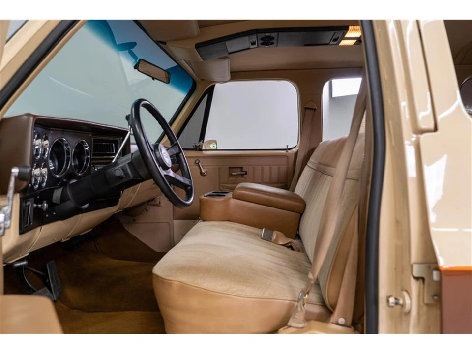 1987 GMC Suburban 7th Gen - Image 19 of 31