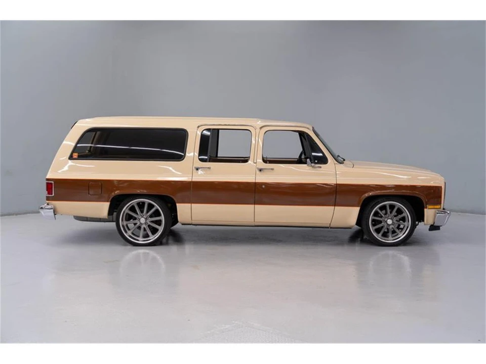 1987 GMC Suburban 7th Gen - Image 7 of 31