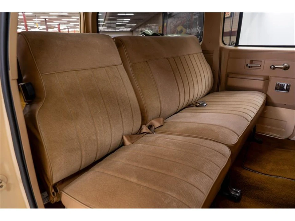 1987 GMC Suburban 7th Gen - Image 23 of 31