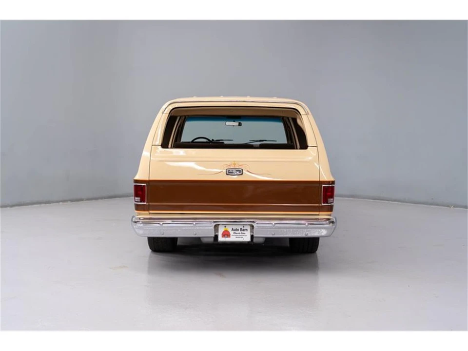1987 GMC Suburban 7th Gen - Image 5 of 31