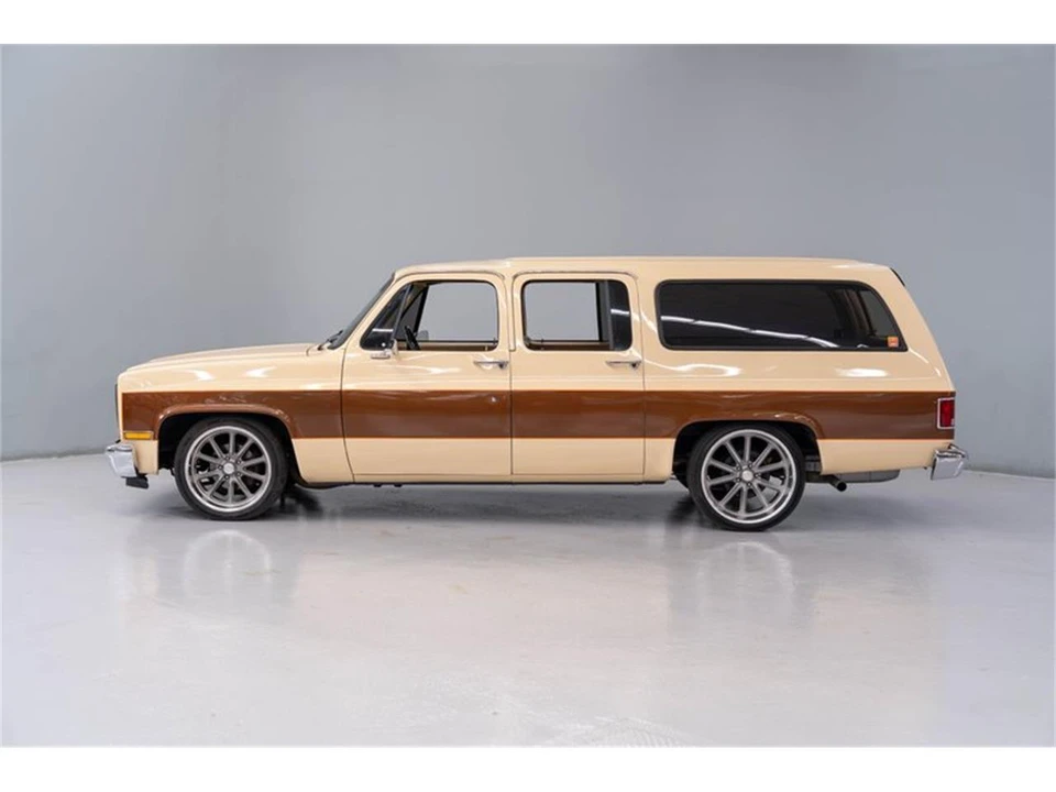 1987 GMC Suburban 7th Gen - Image 2 of 31