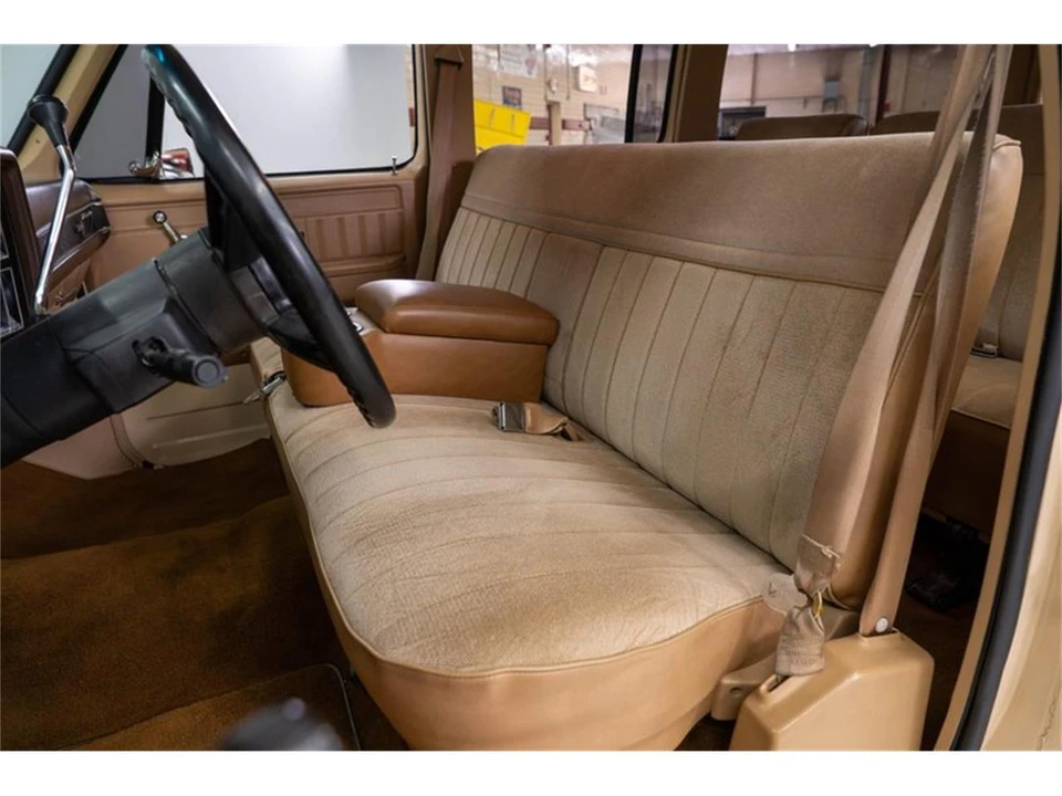 1987 GMC Suburban 7th Gen - Image 20 of 31