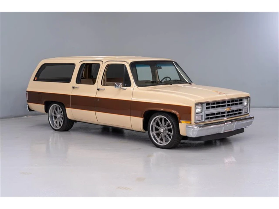 1987 GMC Suburban 7th Gen - Image 8 of 31