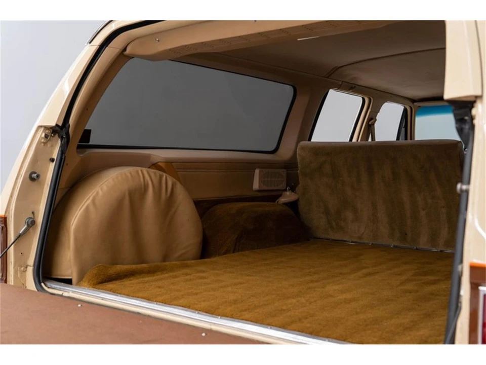 1987 GMC Suburban 7th Gen - Image 24 of 31