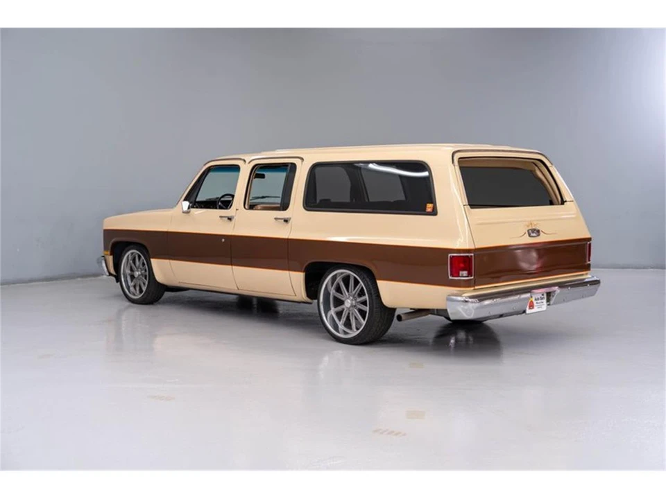 1987 GMC Suburban 7th Gen - Image 3 of 31