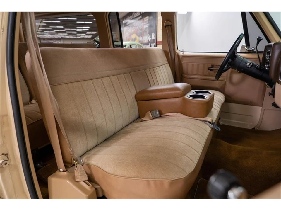 1987 GMC Suburban 7th Gen - Image 21 of 31