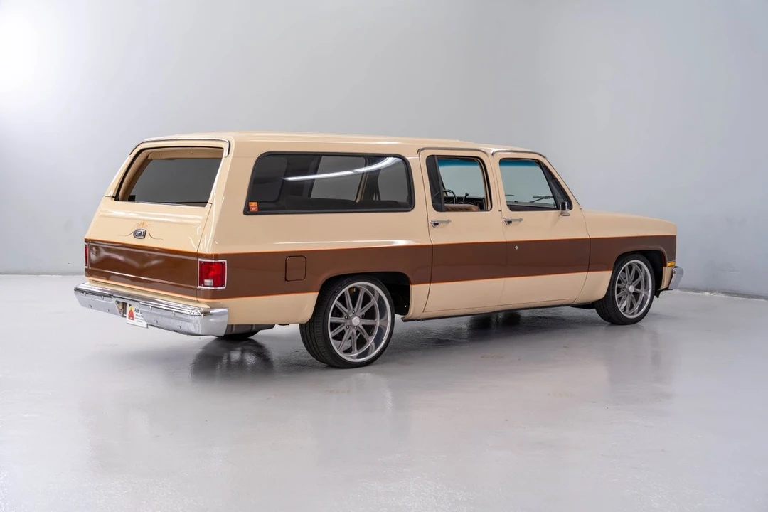 1987 GMC Suburban 7th Gen - Image 7 of 31