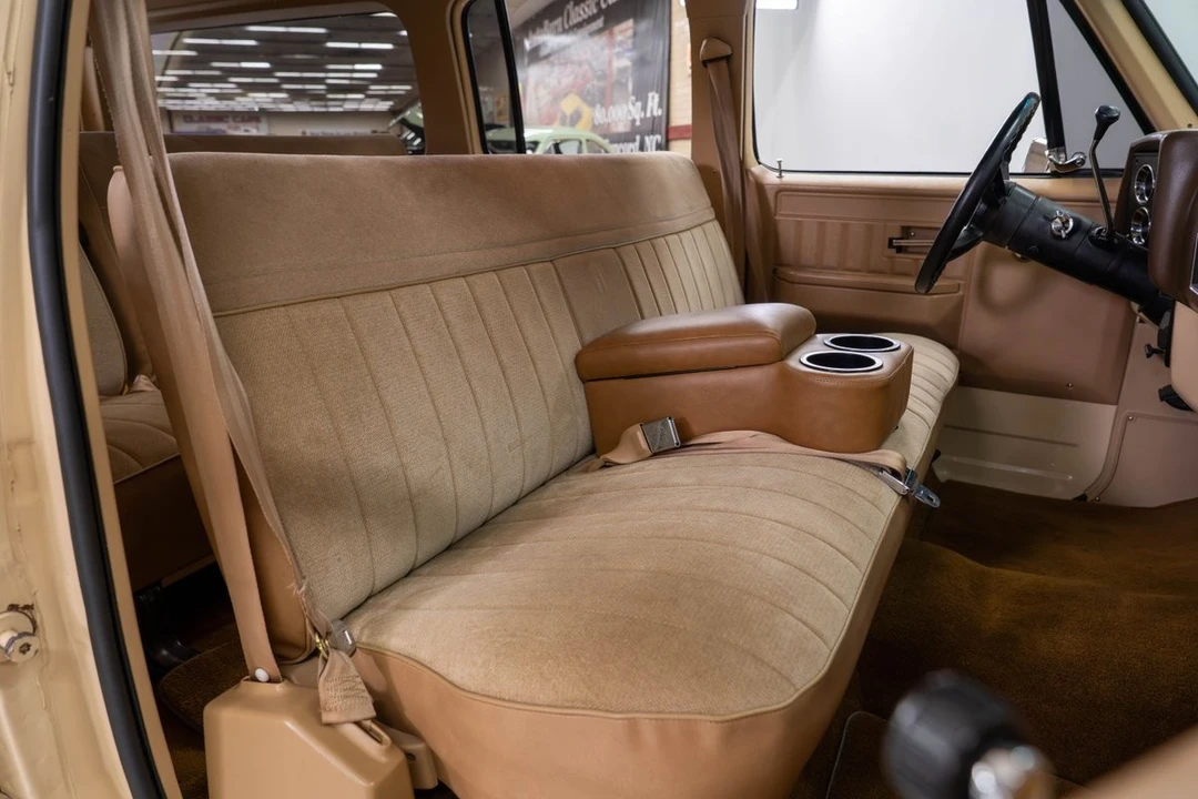 1987 GMC Suburban 7th Gen - Image 22 of 31