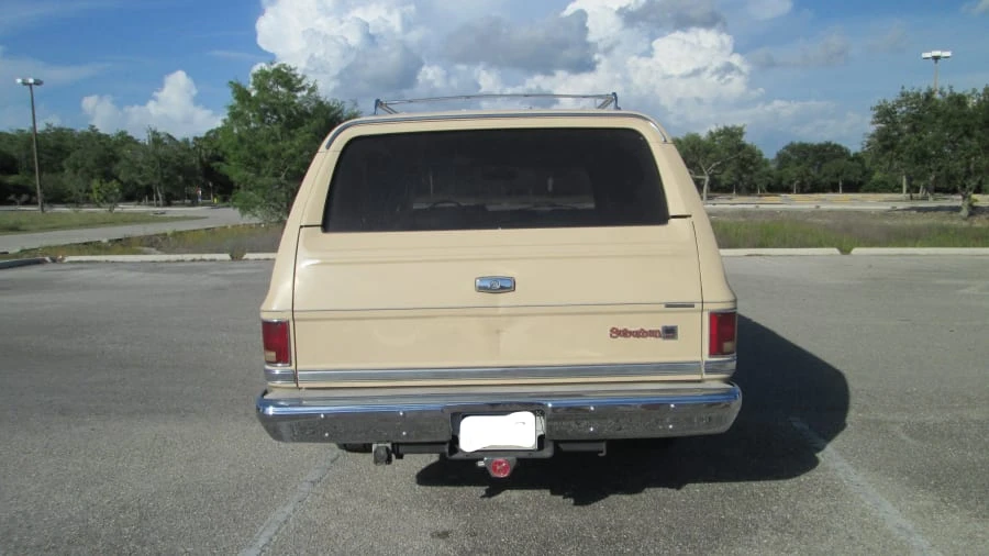 1987 GMC Suburban 7th Gen - Image 16 of 31