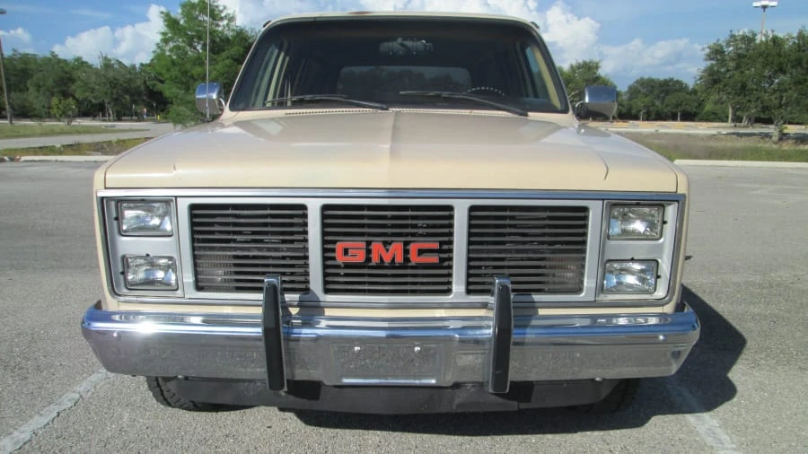 1987 GMC Suburban 7th Gen - Image 15 of 31