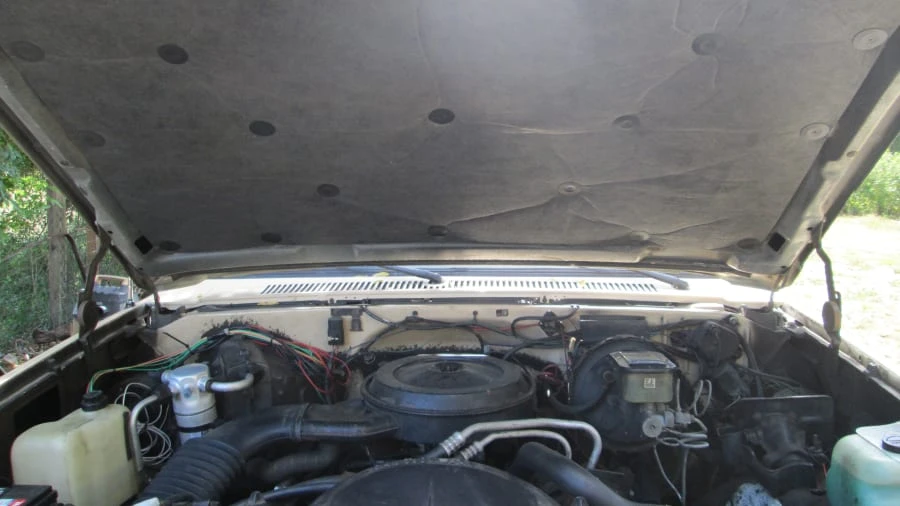 1987 GMC Suburban 7th Gen - Image 14 of 31