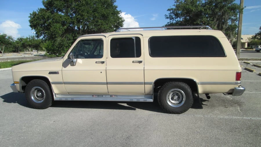 1987 GMC Suburban 7th Gen - Image 25 of 31