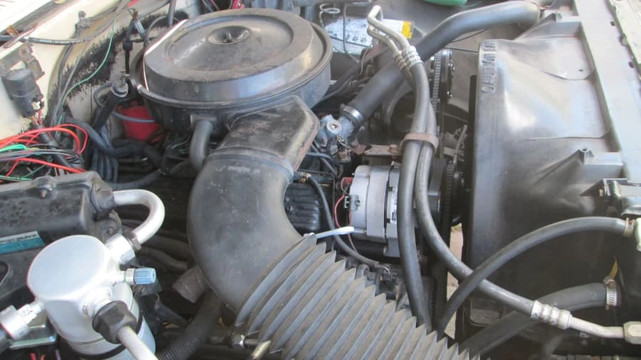 1987 GMC Suburban 7th Gen - Image 12 of 31