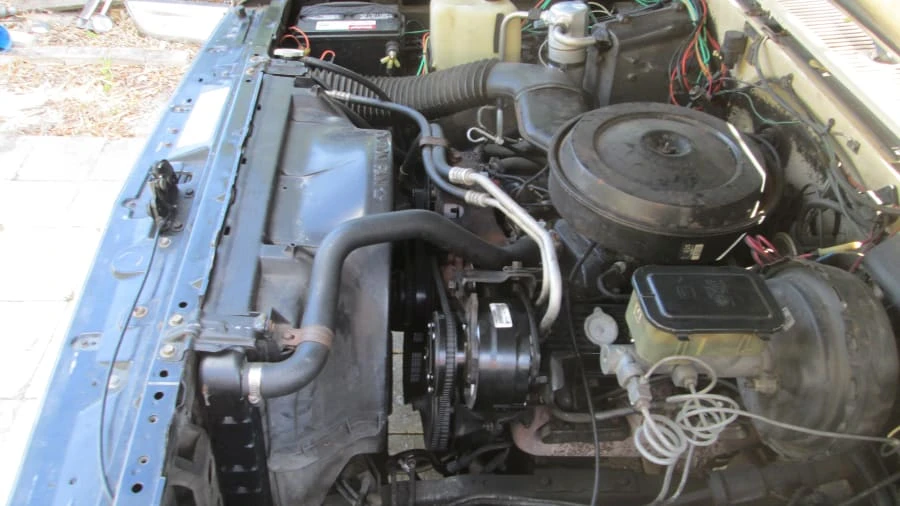 1987 GMC Suburban 7th Gen - Image 13 of 31