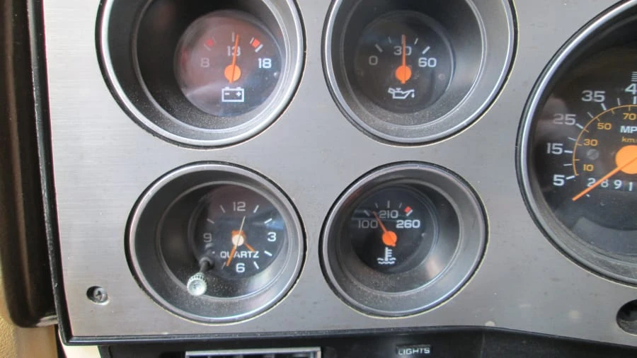1987 GMC Suburban 7th Gen - Image 7 of 31