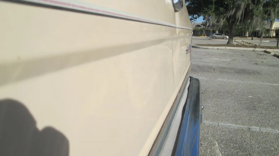 1987 GMC Suburban 7th Gen - Image 21 of 31