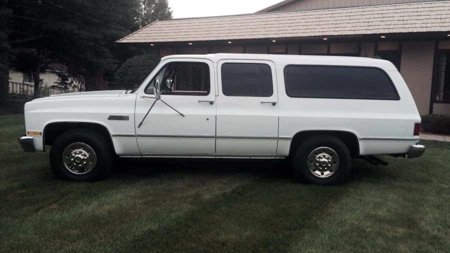 1987 GMC Suburban 7th Gen - Image 2 of 12