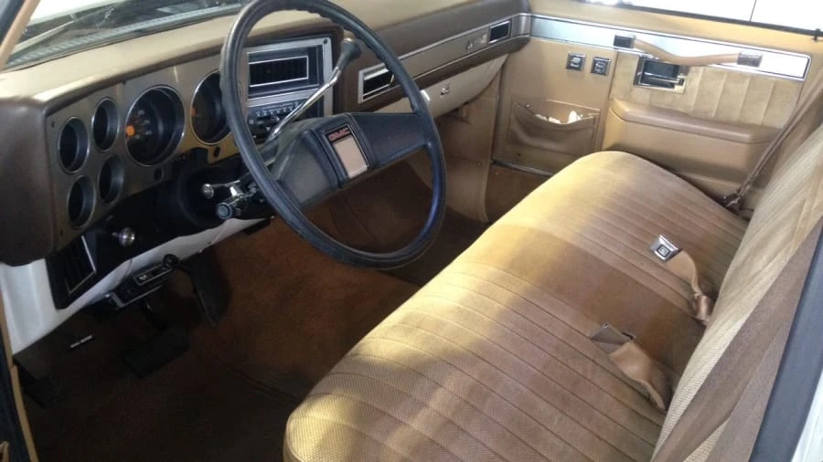 1987 GMC Suburban 7th Gen - Image 4 of 12