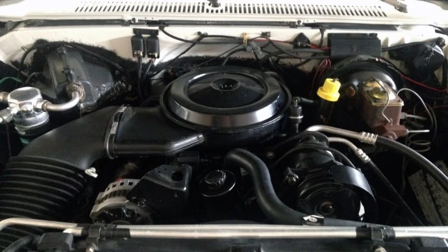 1987 GMC Suburban 7th Gen - Image 6 of 12