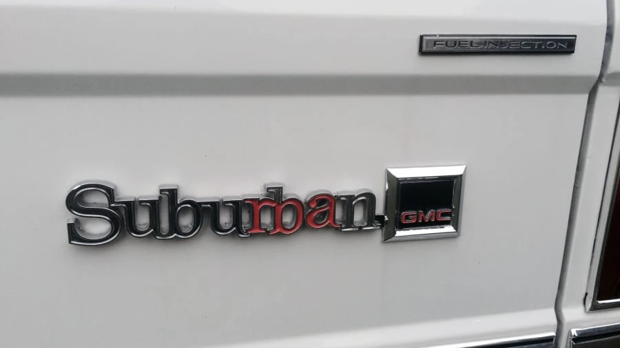 1987 GMC Suburban 7th Gen - Image 8 of 12