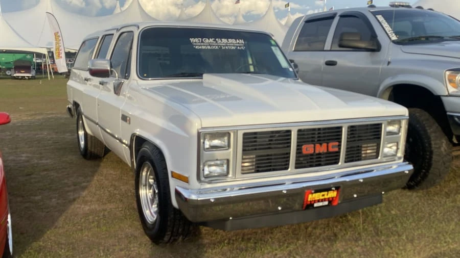 1987 GMC Suburban 7th Gen - Image 6 of 10