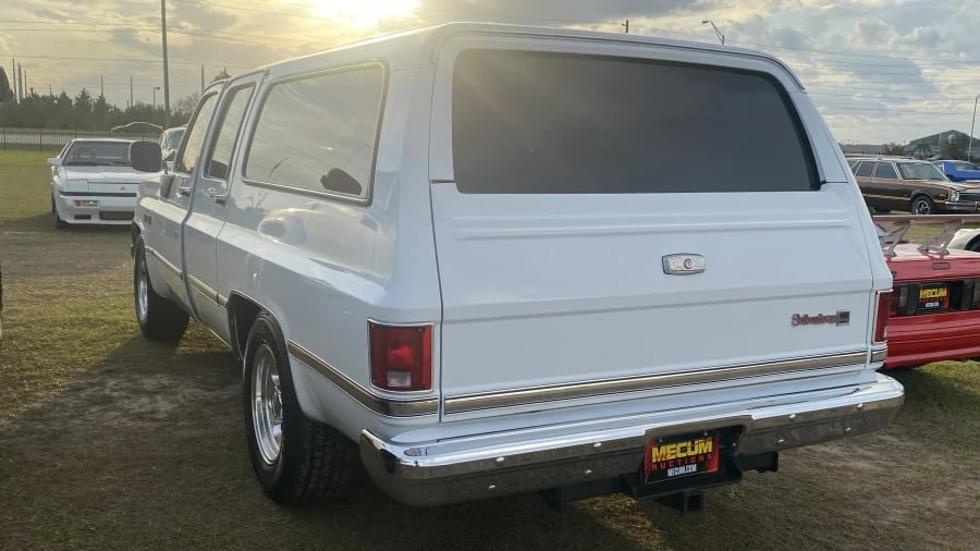 1987 GMC Suburban 7th Gen - Image 5 of 10