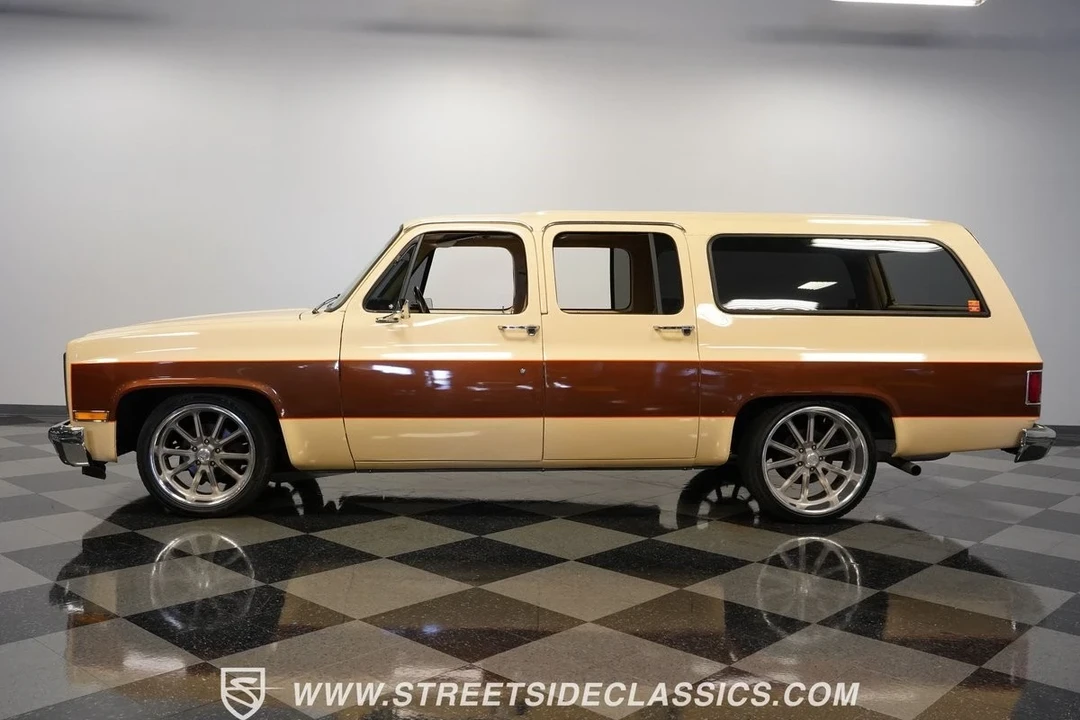 1987 GMC Suburban 7th Gen - Image 3 of 12