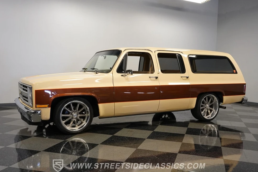 1987 GMC Suburban 7th Gen - Image 6 of 12