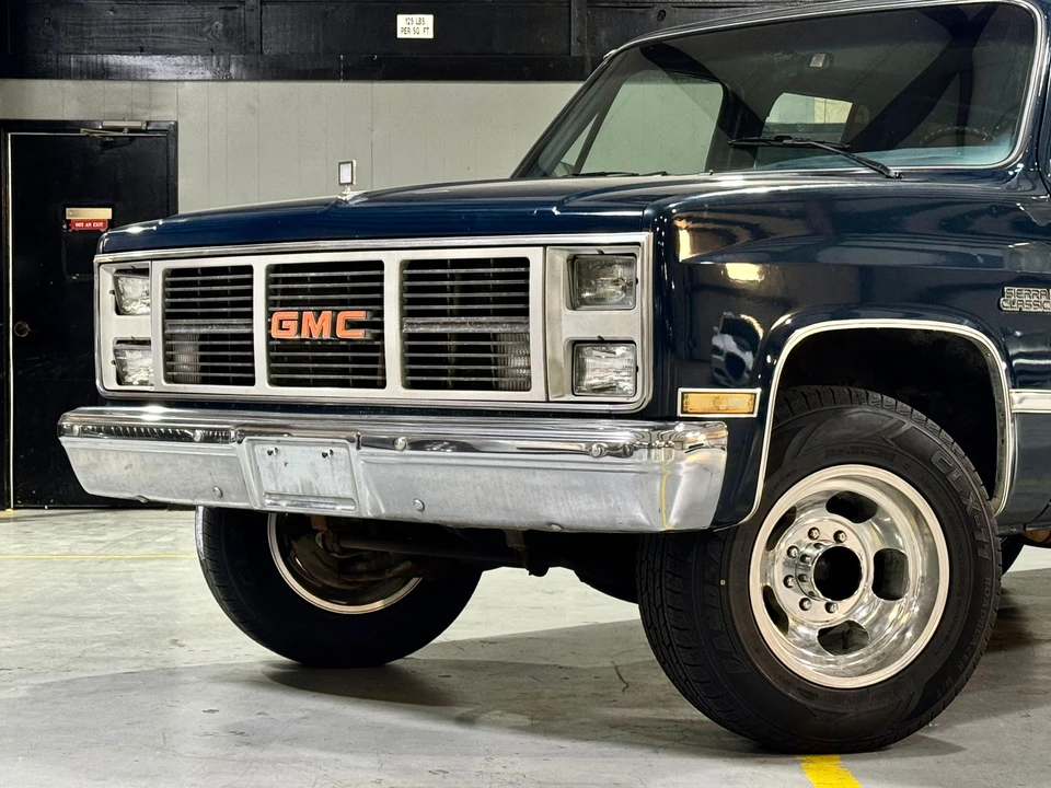 1987 Chevrolet Suburban 7th Gen - Image 28 of 31